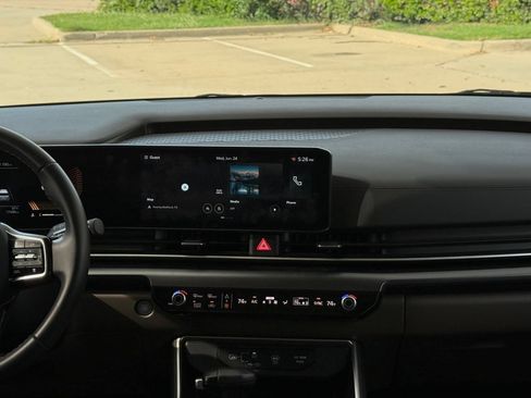 Used 2026 Kia Carnival FWD image 17