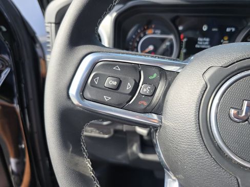 Used 2025 Jeep Wrangler Sahara w/ Technology Group image 20