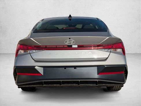 New 2025 Hyundai Elantra SEL image 8