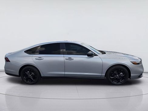 Used 2025 Honda Accord SE image 4