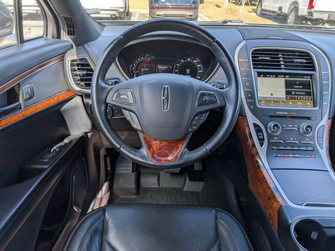 Used 2018 Lincoln MKX Reserve w/ Driver Assistance Package image 18