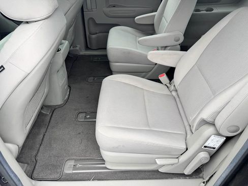 Used 2019 Kia Sedona L FWD image 27