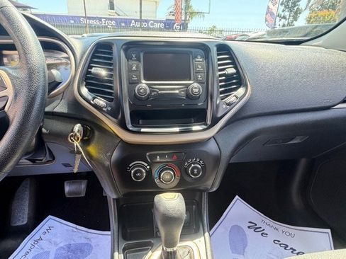 Used 2014 Jeep Cherokee Sport FWD image 13