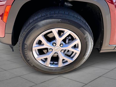 Used 2022 Jeep Grand Cherokee Limited image 12