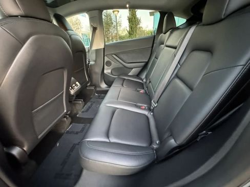 Used 2024 Tesla Model Y Long Range AWD/4WD image 19