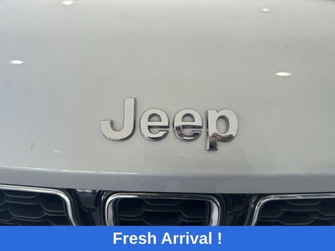 Used 2023 Jeep Grand Cherokee L Limited RWD image 10