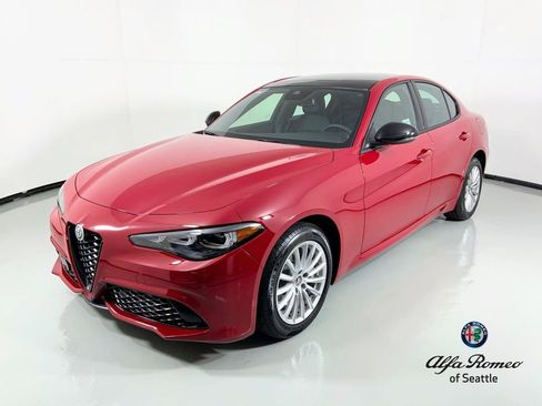 Used 2024 Alfa Romeo Giulia Sprint AWD/4WD image 1