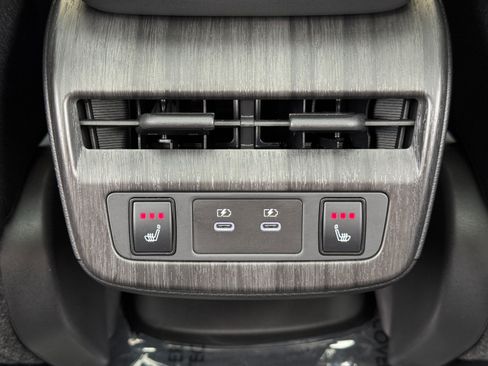 Used 2025 Nissan Ariya FWD image 31