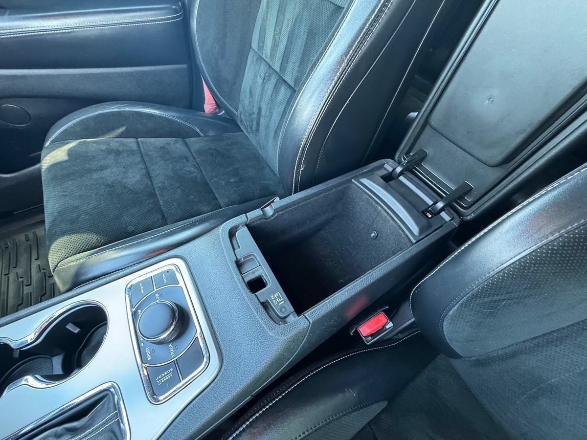 Used 2017 Jeep Grand Cherokee SRT AWD/4WD image 24