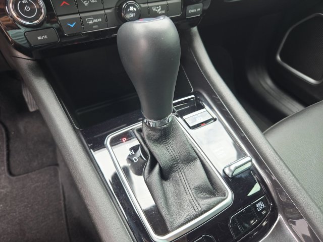 Used 2025 Jeep Compass Latitude AWD/4WD image 15