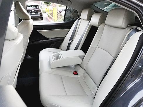 Used 2025 Toyota Camry XLE image 15