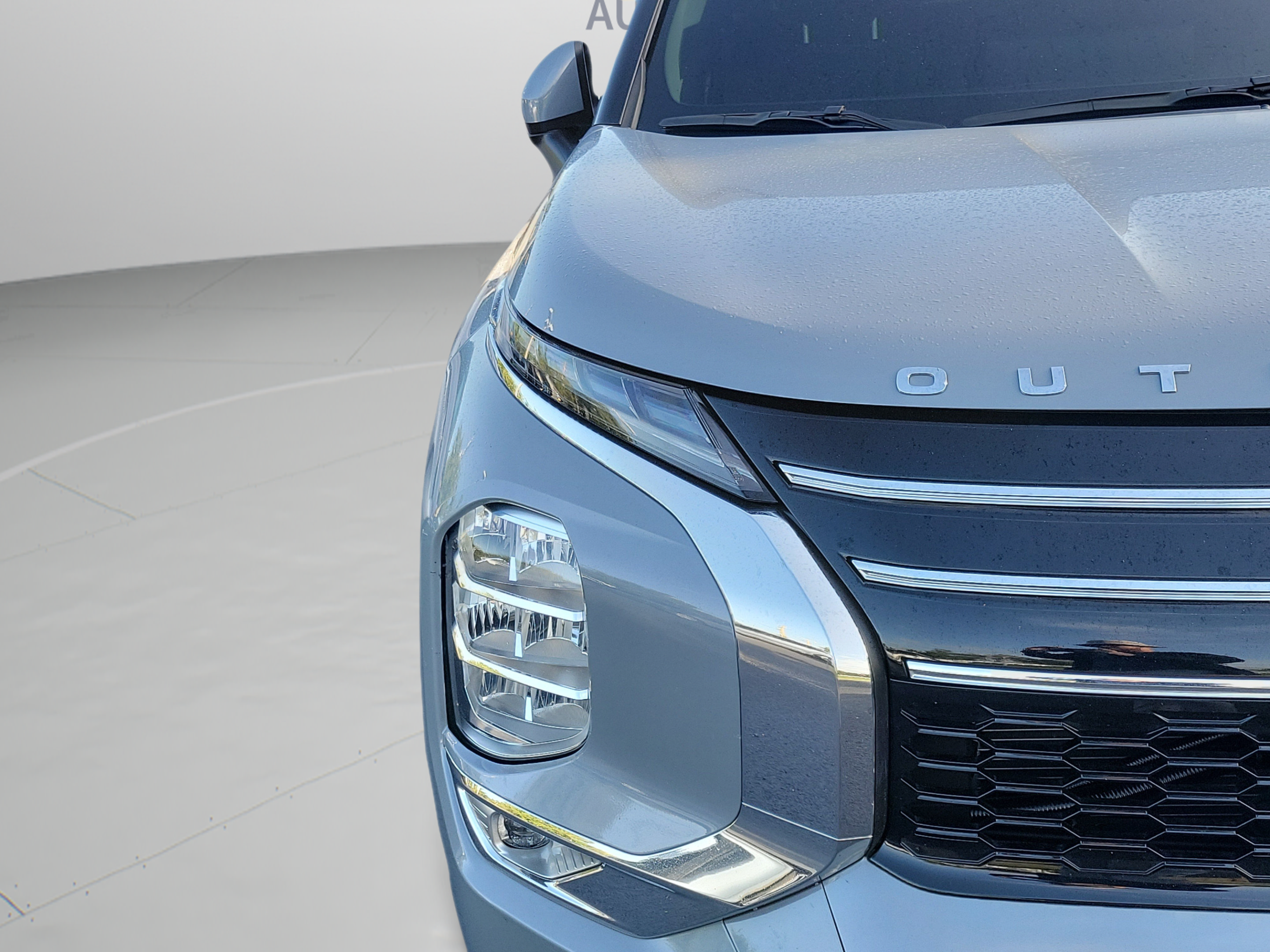 Used 2025 Mitsubishi Outlander SE FWD image 13