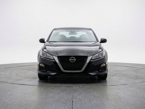 Used 2025 Nissan Altima 2.5 SV image 2