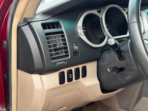 Used 2005 Toyota 4Runner SR5 AWD/4WD image 9