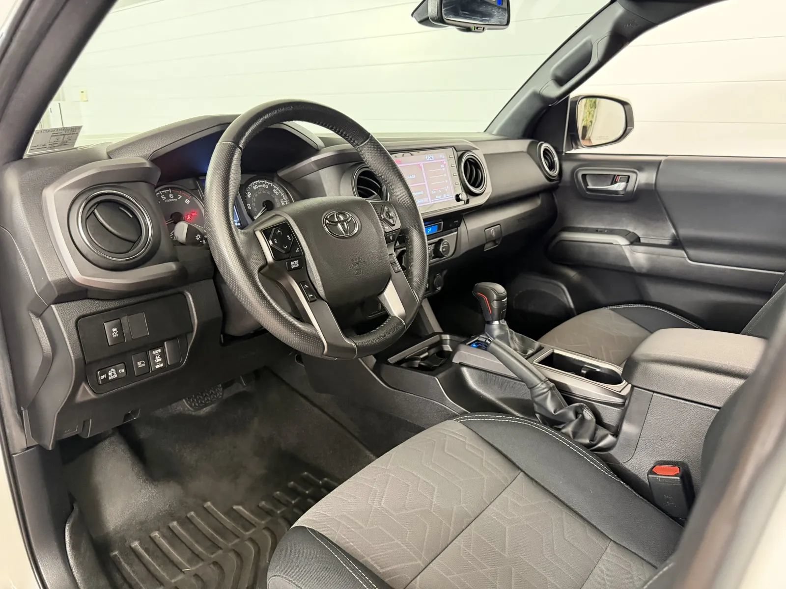Used 2023 Toyota Tacoma TRD Sport AWD/4WD image 11