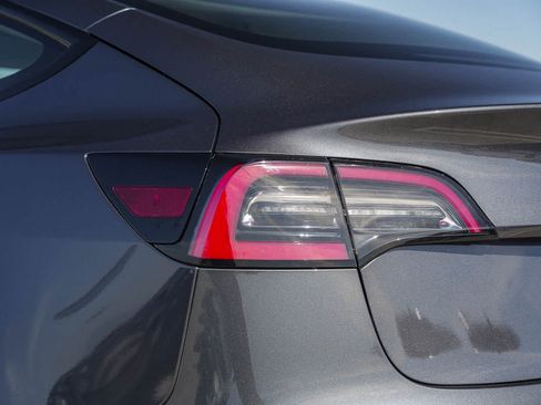 Used 2022 Tesla Model 3 Long Range AWD/4WD image 9