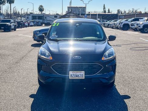 Used 2021 Ford Escape SE w/ SE Sport Appearance Package image 6