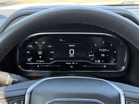 Used 2024 GMC Yukon SLT w/ SLT Premium Package AWD/4WD image 19