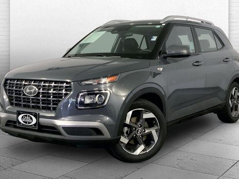 Used 2025 Hyundai Venue SEL FWD image 13