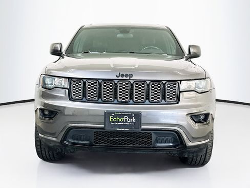 Used 2021 Jeep Grand Cherokee Laredo X image 2
