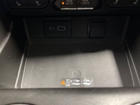 Used 2023 Chevrolet Suburban LT image 44