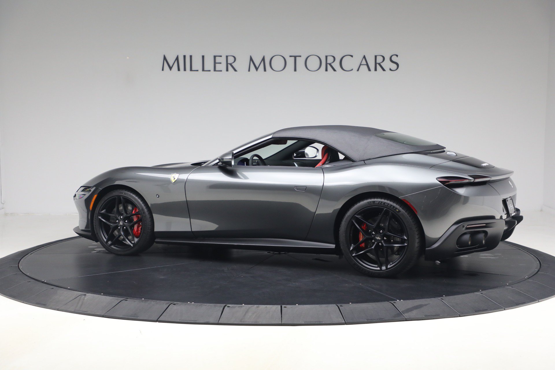 Certified 2026 Ferrari Roma Spider RWD image 31