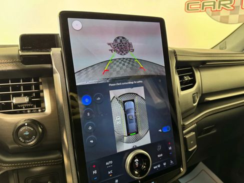 Used 2024 Ford Expedition Max Platinum image 18