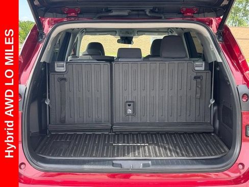 Used 2023 Toyota Highlander LE AWD/4WD image 9