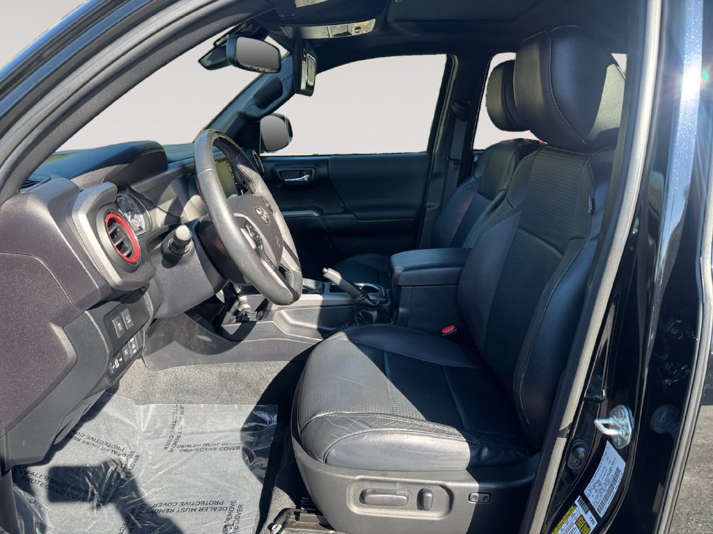 Used 2022 Toyota Tacoma TRD Sport w/ TRD Premium Sport Package AWD/4WD image 9
