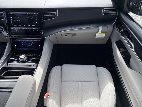 New 2026 Jeep Grand Wagoneer Summit image 21
