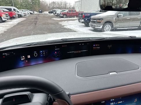 New 2026 Lincoln Navigator Reserve AWD/4WD image 12