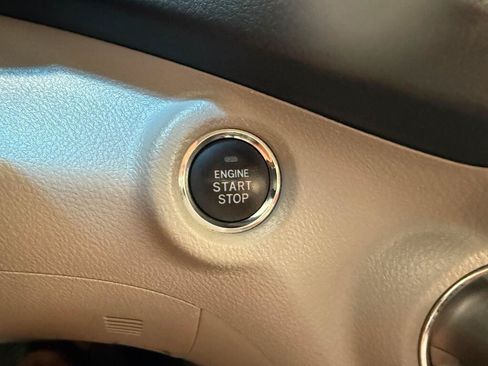 Used 2013 Toyota Highlander Limited AWD/4WD image 32