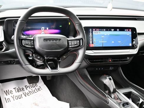 Used 2025 Dodge Charger R/T w/ Sun & Sound Package image 31