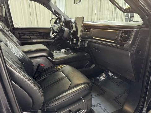 Used 2024 Ford Expedition Platinum image 13