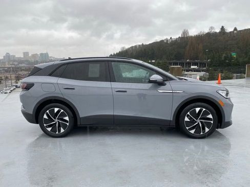 Used 2022 Volkswagen ID.4 Pro S image 2