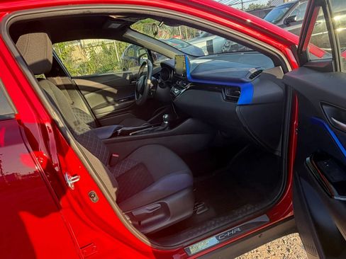Used 2022 Toyota C-HR XLE FWD image 26