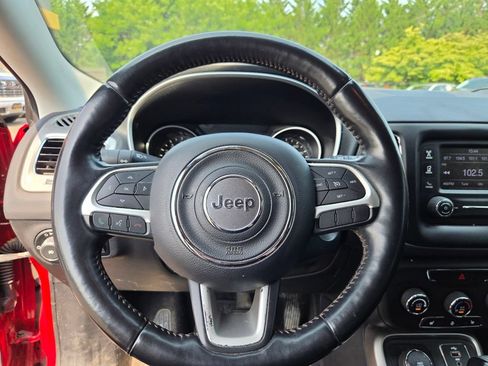 Used 2018 Jeep Compass Latitude w/ Cold Weather Group AWD/4WD image 14