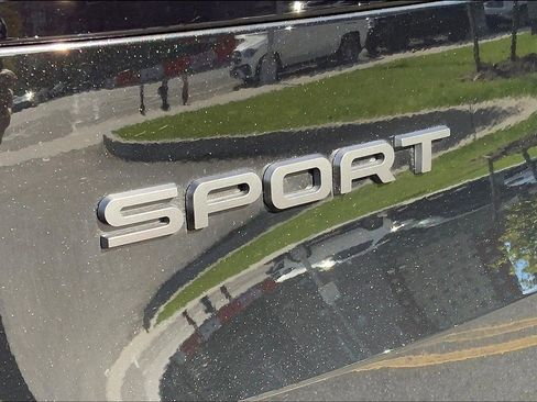 Used 2025 Land Rover Range Rover Sport image 8