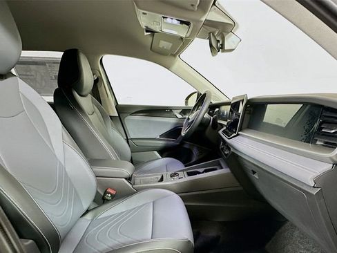 New 2026 Volkswagen Tiguan SE image 21