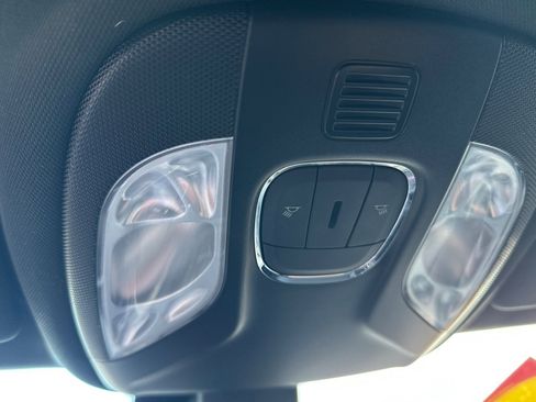 Used 2024 Jeep Compass Latitude image 23