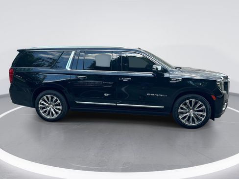 Used 2021 GMC Yukon XL Denali w/ Denali Ultimate Package AWD/4WD image 9
