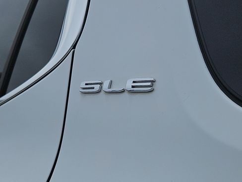 Used 2023 GMC Acadia SLE AWD/4WD image 30