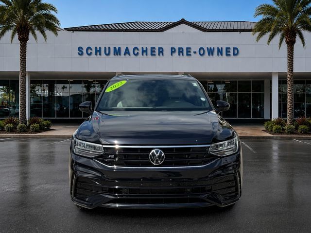 Used 2022 Volkswagen Tiguan SE R-Line AWD/4WD image 2