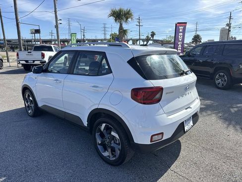 Used 2025 Hyundai Venue SEL FWD image 6