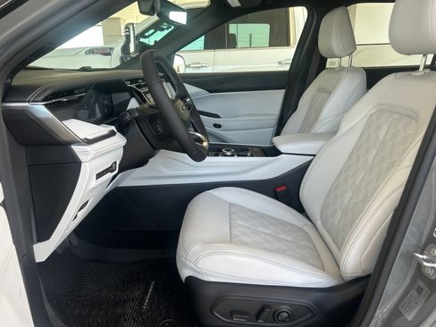 New 2026 Jeep Cherokee Overland w/ Advanced Pro Tech Group AWD/4WD image 11