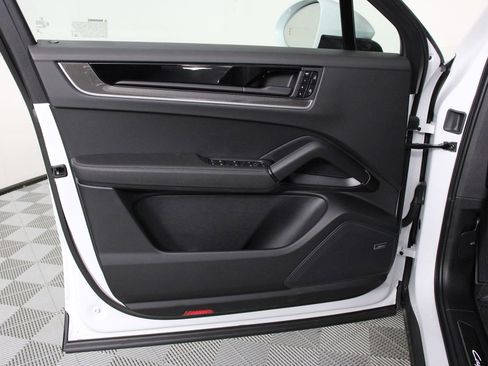 New 2026 Porsche Cayenne S image 21