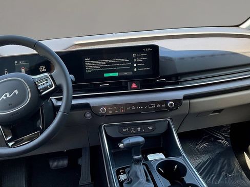 New 2026 Kia Carnival EX FWD image 6