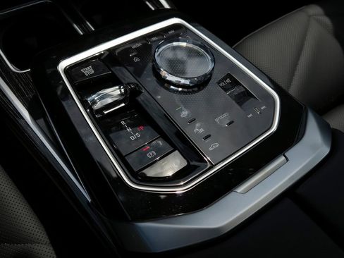 New 2026 BMW 740i w/ Premium Package RWD image 10