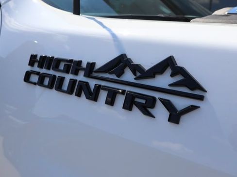 Used 2026 Chevrolet Silverado 2500 High Country w/ High Country Premium Package AWD/4WD image 10
