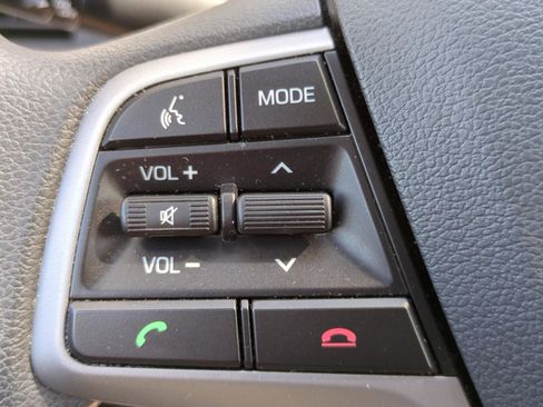 Used 2017 Hyundai Elantra SE image 21